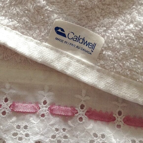 Vintage Caldwell 1 White w Pink Ribbon & Lace Bath Towel +1 Hand Towel Bathroom - Picture 3 of 5
